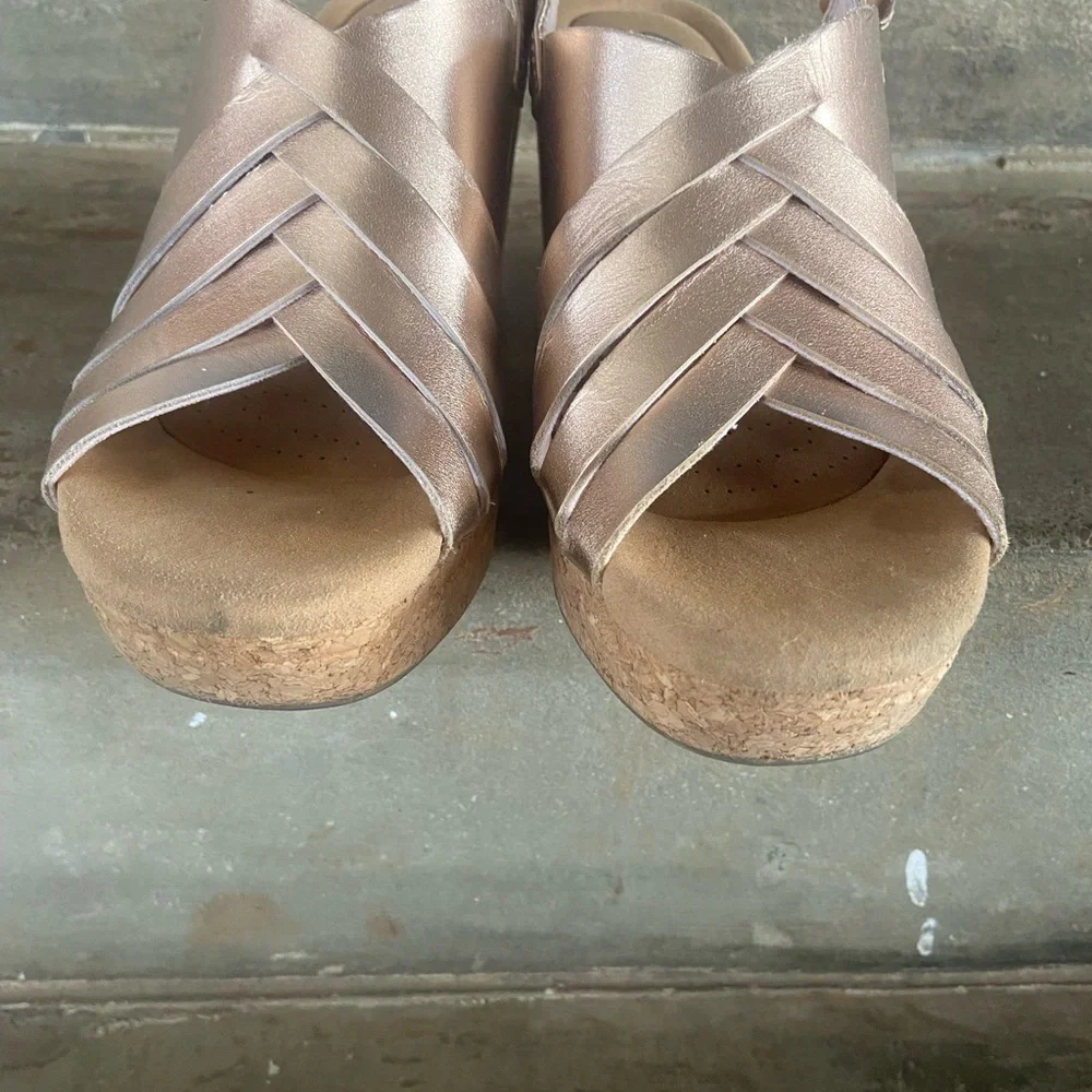 Clarks Giselle Ivy Metallic Rose Gold Cork Wedge Sandals - Picture 5 of 9